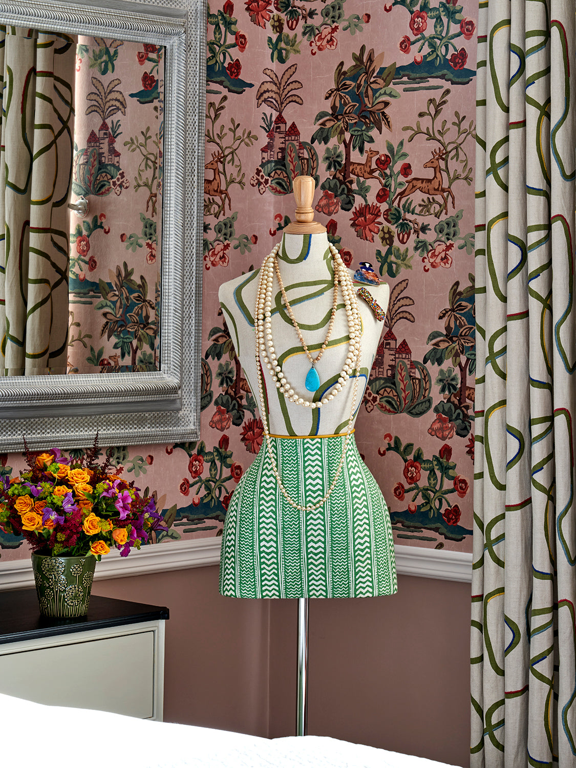 Ring Road Jewel Mannequin