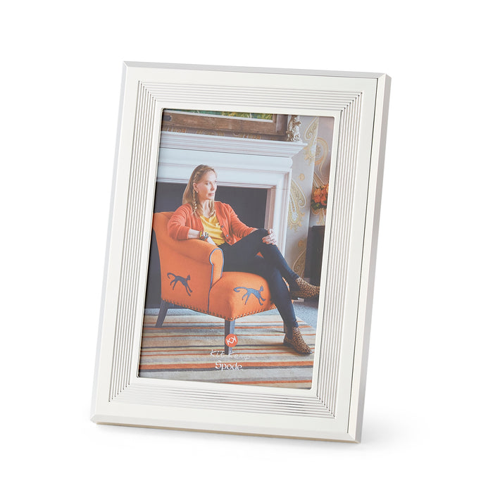 This Ribbed Frame silver plated photo frame, takes its inspiration from design details found on Kit Kemp's woven textiles, and results in a beautifully tactile frame.