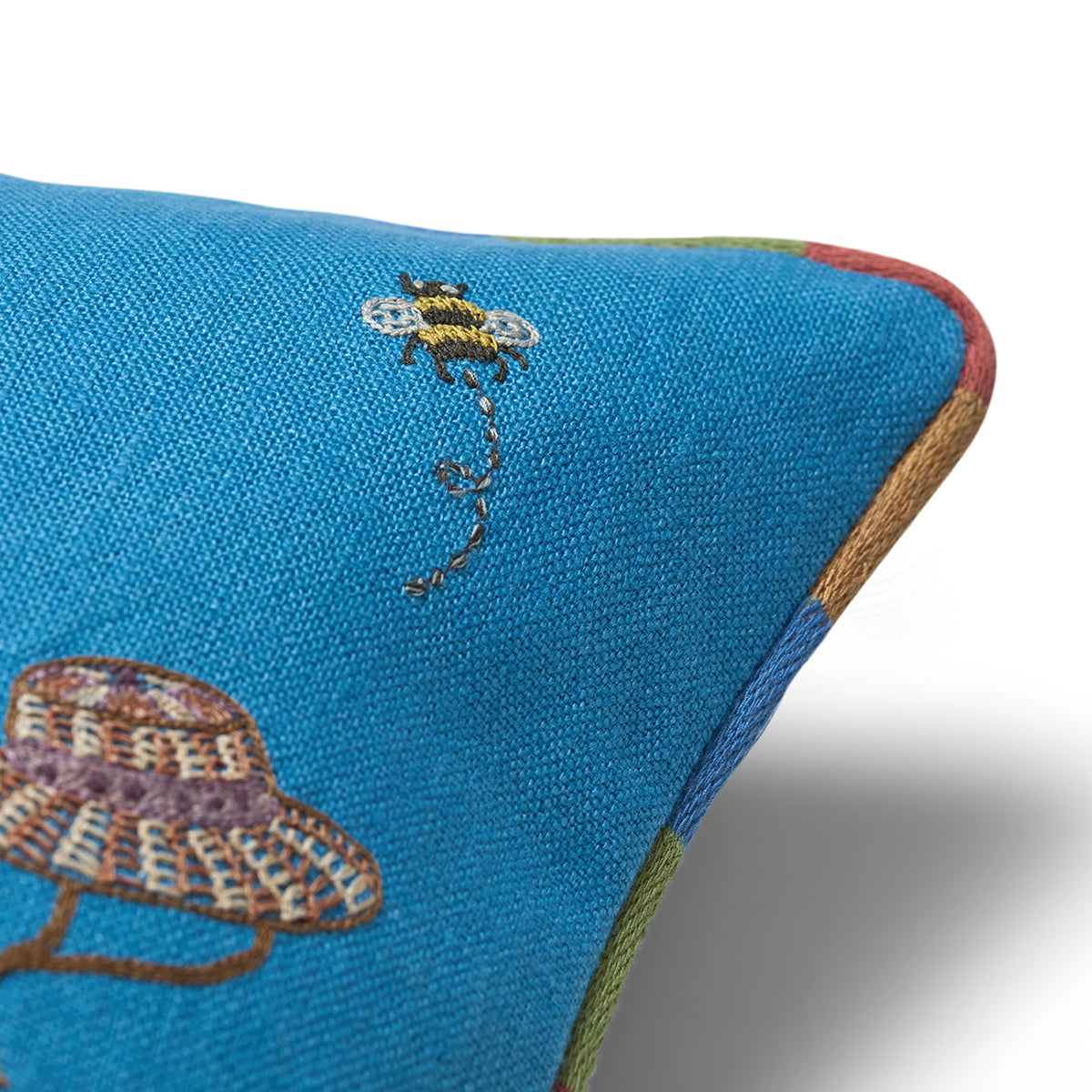 Garden Shed blue cushion fabric is a celebration of life’s simple pleasures: the joy of gardening, the beauty of nature and country bliss.