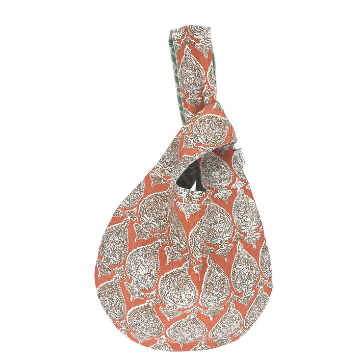 Our sari Loop bag in soft shades of orange and aqua is printed with a paisley-like design, and combined with and aqua and ecru printed inner, wo produce a truly unique bag. 