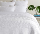 Power Shake scallop bedspread